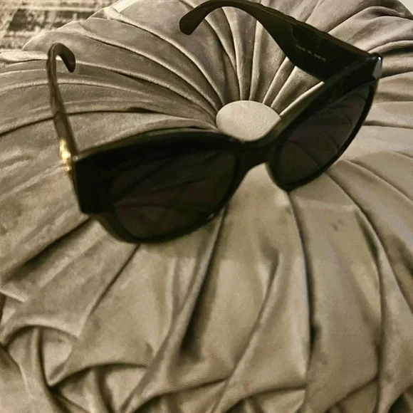 Gucci Cat Eye Sunglasses SOLD - Picture 9 of 11